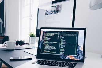 軟件開發(fā)與新媒體服務(wù)的融合 創(chuàng)新驅(qū)動(dòng)與多元角色解析